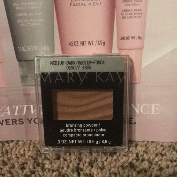 Mary Kay Other - Medium To Dark Bronzing Powder